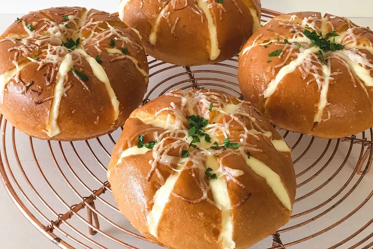 Korean Garlic Cheese Bread: Camilan Lezat yang Wajib Dicoba dan Bisa Dibuat di Rumah!