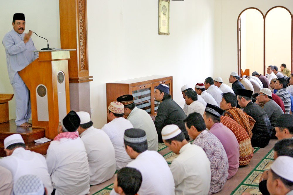 Shalat Jumat Hanya Diwajibkan untuk Laki-Laki? Ini Penjelasannya Menurut Islam