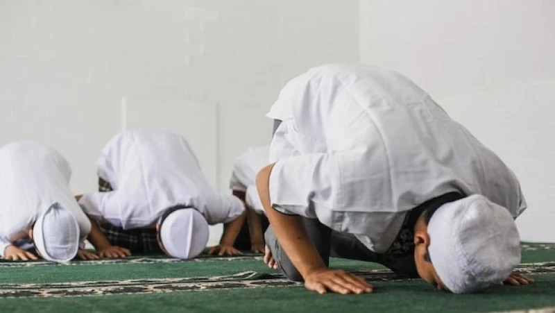 Shalat adalah Tiang Agama: Makna, Pentingnya, dan Hikmah dalam Kehidupan