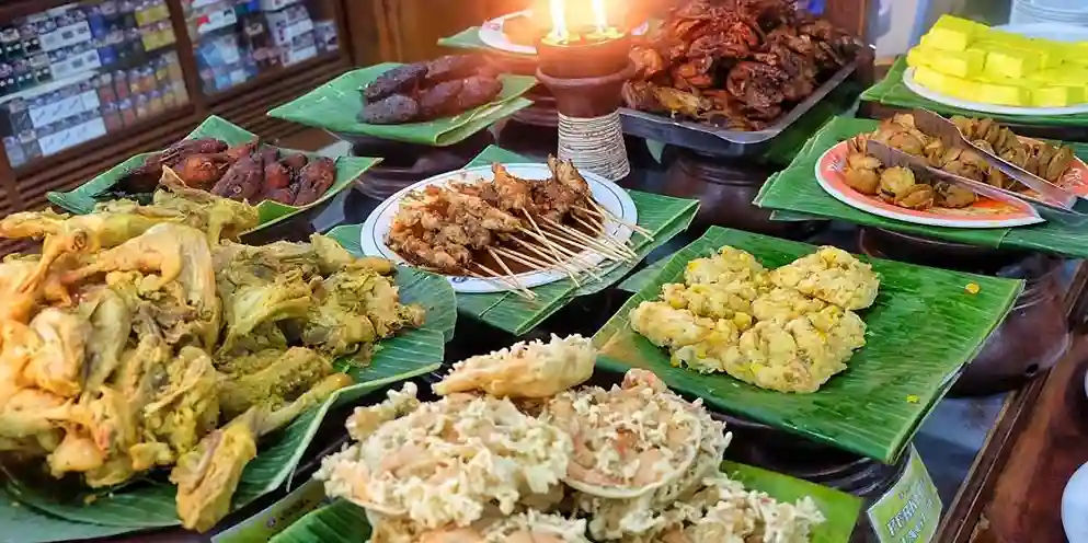 Warung Legendaris di Bandung: Rekomendasi Tempat Makan hingga Kafe Hits  Kekinian - PLN - JABAR