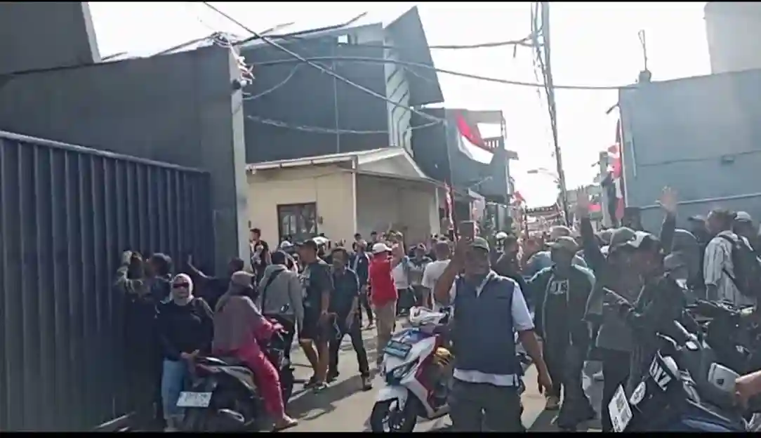 Penjarahan Rumah Sahroni