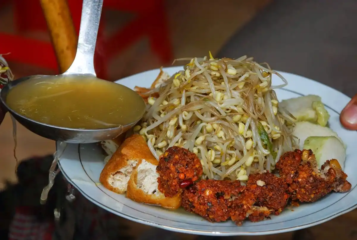 Makanan Khas Cianjur: Wangi Beras, Segar Lalap, dan Warisan Rasa Tatar Sunda